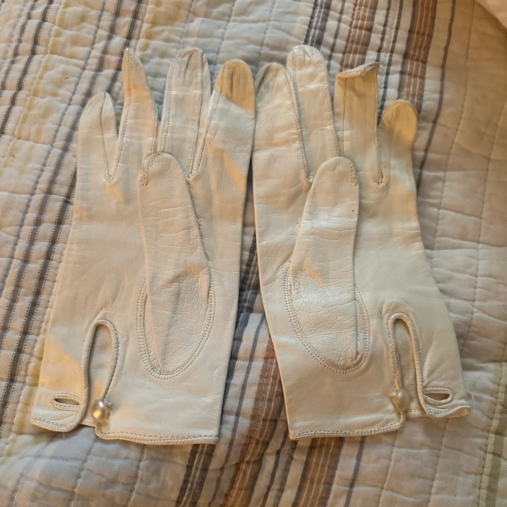 2 pair of off white leather gloves  Vintage from the 1960’s